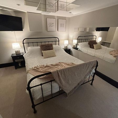 Private & Modern En-Suite Rooms Town Centre Self Check-In 반즐리 외부 사진
