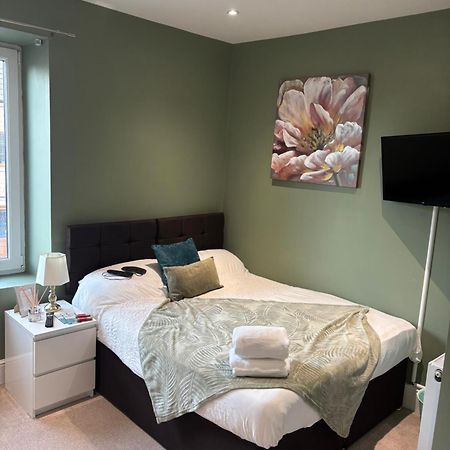 Private & Modern En-Suite Rooms Town Centre Self Check-In 반즐리 외부 사진