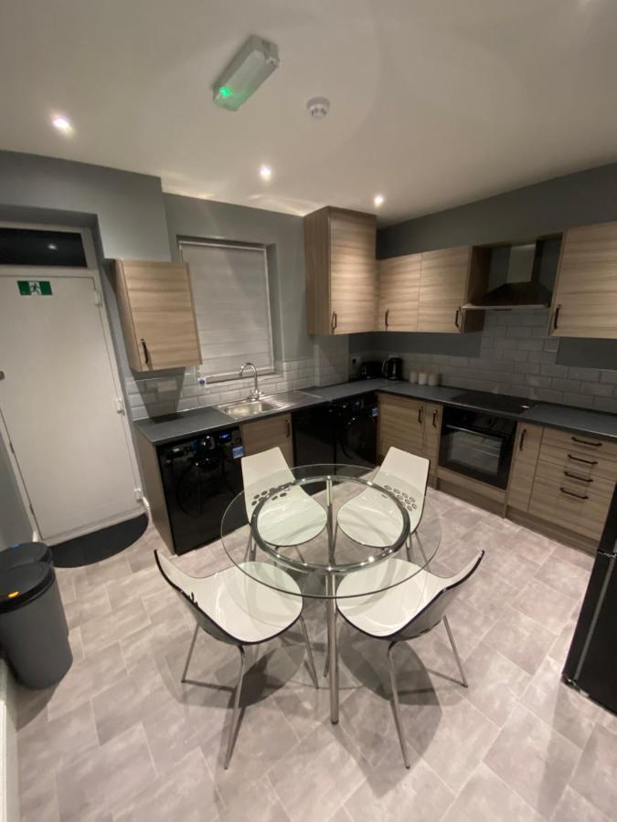 Private & Modern En-Suite Rooms Town Centre Self Check-In 반즐리 외부 사진