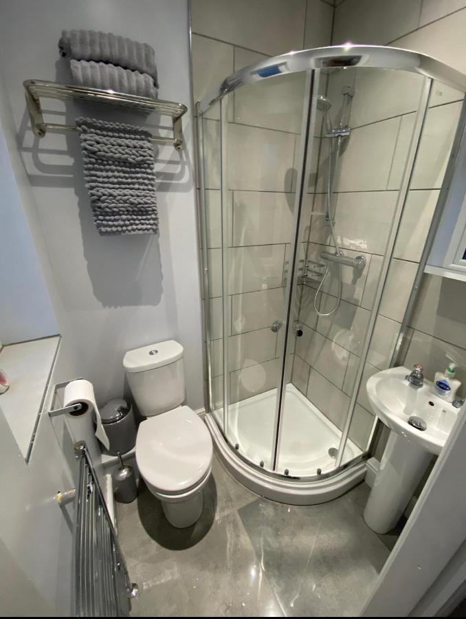 Private & Modern En-Suite Rooms Town Centre Self Check-In 반즐리 외부 사진