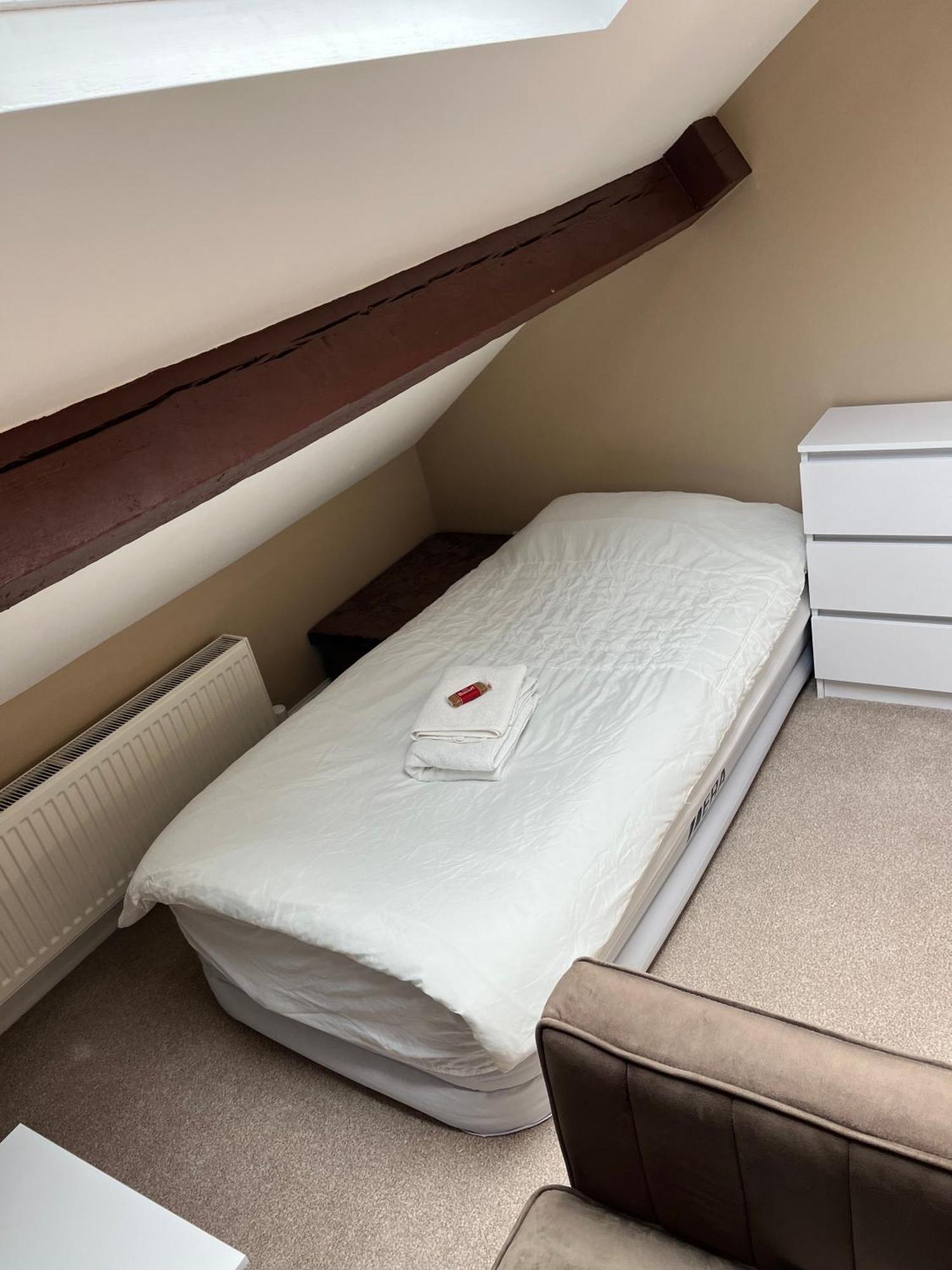Private & Modern En-Suite Rooms Town Centre Self Check-In 반즐리 외부 사진