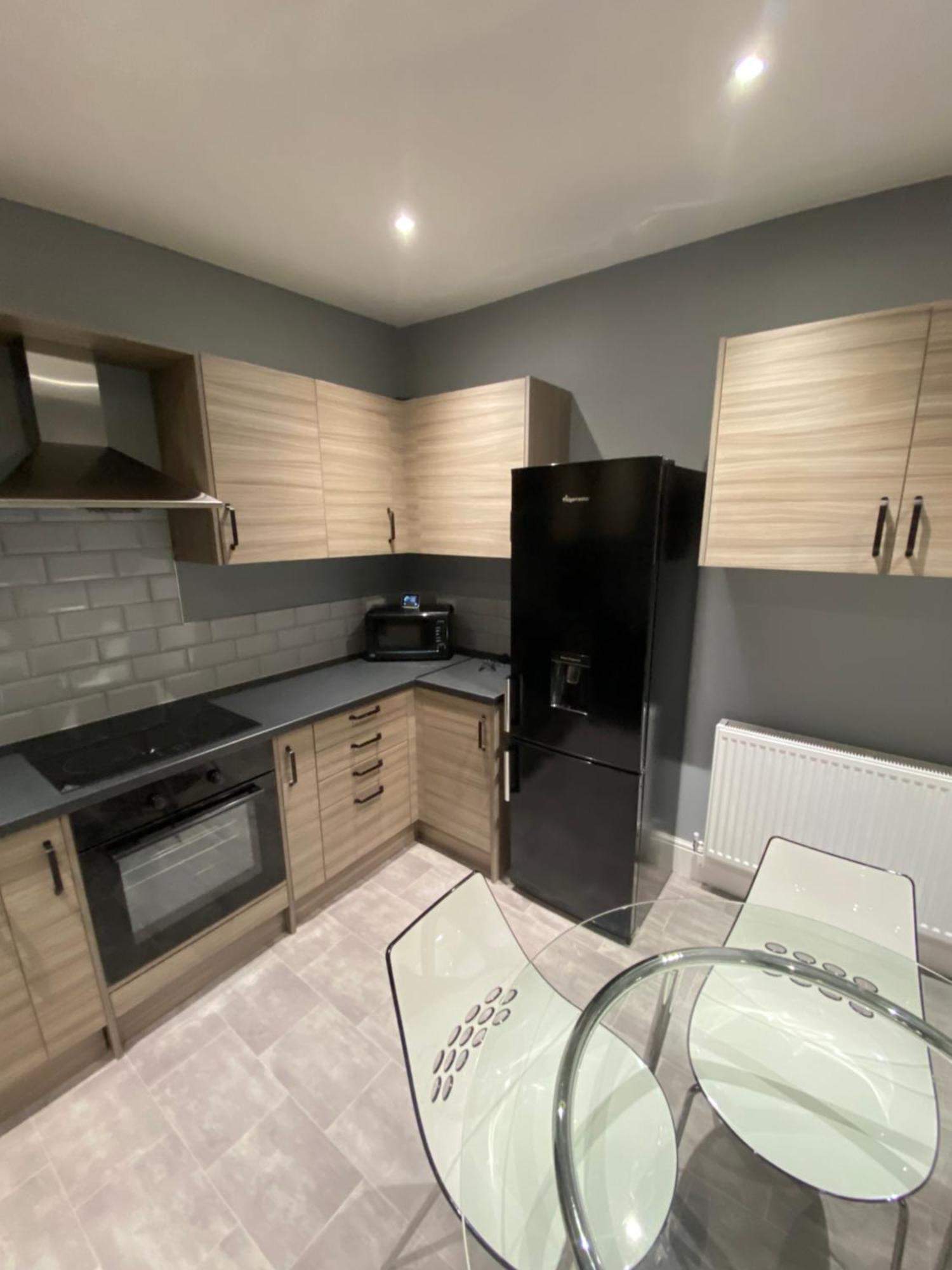 Private & Modern En-Suite Rooms Town Centre Self Check-In 반즐리 외부 사진