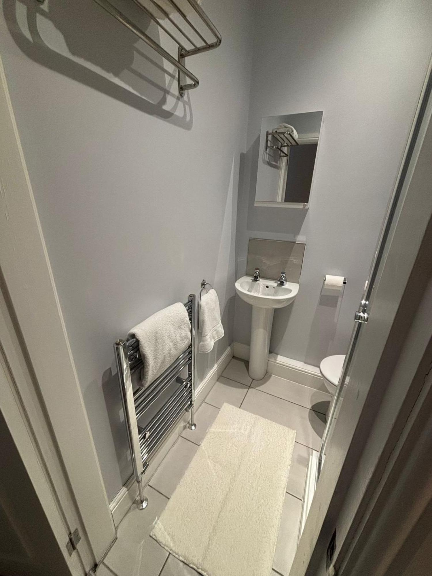 Private & Modern En-Suite Rooms Town Centre Self Check-In 반즐리 외부 사진