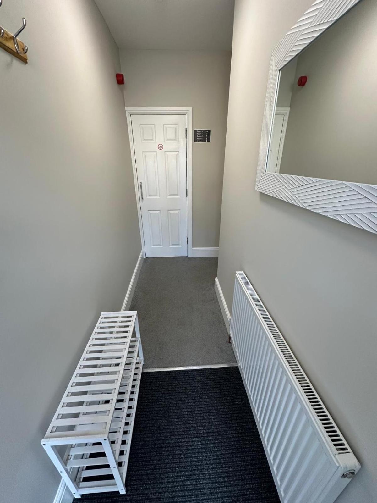 Private & Modern En-Suite Rooms Town Centre Self Check-In 반즐리 외부 사진